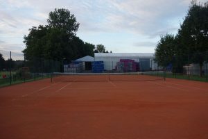 R-Tennisplatz